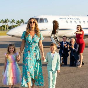 ‘I’m leaving you for a real woman who can give me a son,’ my ex-husband sneered. He thought he took everything in the divorce. He didn’t know I had secretly inherited a $12M tech company. Just five minutes after signing the papers, I cut his funds and boarded a private jet to London with my two kids. Meanwhile, his entire family rushed to a VIP clinic to celebrate his mistress’s pregnancy. But as I was flying off to my new life, the doctor checked her ultrasound and dropped a bombshell…