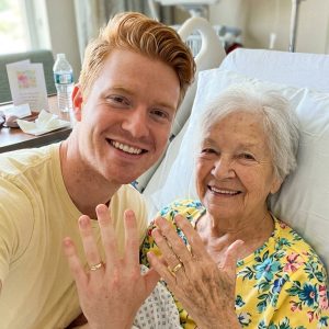 An elderly woman asked me to marry her as her dying wish. After she passed away, her lawyer placed the old hospital bag she had guarded for years into my hands and said, “She picked you for a reason.”